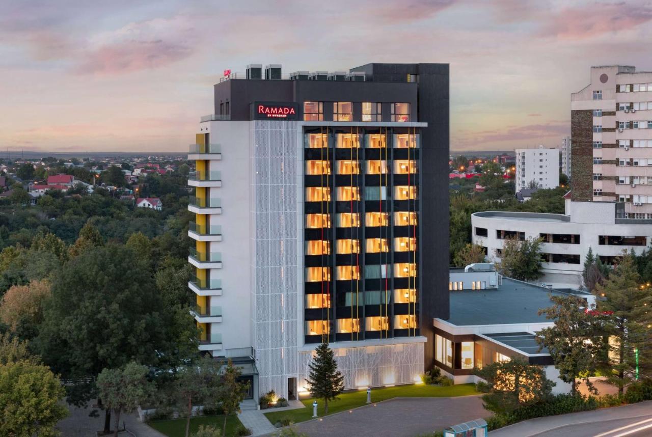 Ramada By Wyndham Slatina Parc Hotel Exterior photo