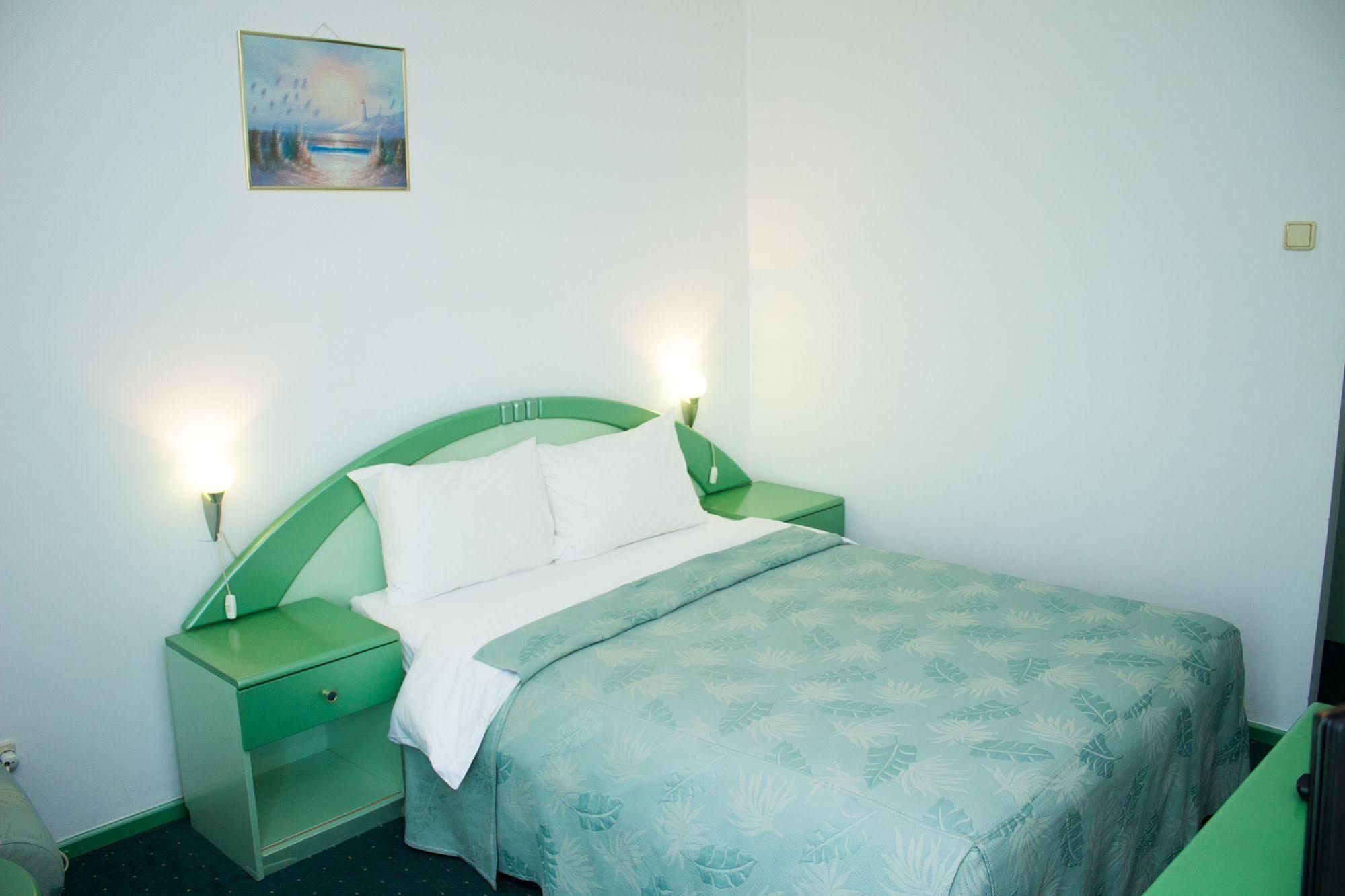 Ramada By Wyndham Slatina Parc Hotel Exterior photo